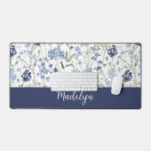 Blue Watercolor Wildflower Monogram Name Schreibtischunterlage (Tastatur & Maus)