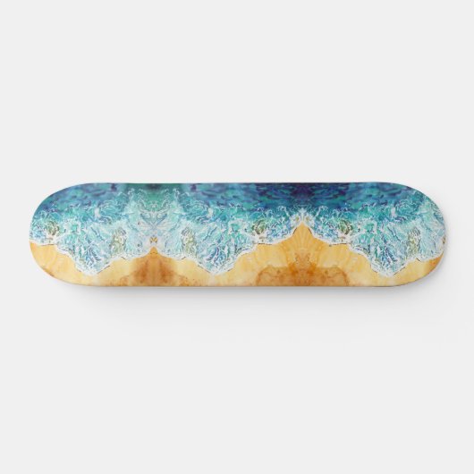 Blue Waves am Sandstrand Skateboard (Horizontal)
