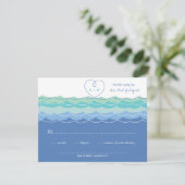 Blue Waves Loopy Heart Beach Wedding RSVP Card Karte (Stehend Vorderseite)