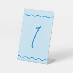 Blue Wavy Retro Wedding Tischnummer Sockelschild