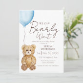 Blue We Can Bearly Wait Boy Baby Shower Einladung (Stehend Vorderseite)