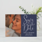 Blue Wedding 2 Foto QR Code Elegantes Skript Save The Date (Stehend Vorderseite)