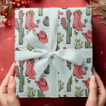 Blue Western Howdy Christmas Cowgirl Geschenkpapier<br><div class="desc">Dieses lustige und festliche Western Howdy Weihnachts-Cowgirl Packpapier zeigt handgezeichnet Illustrationen von Xmas Cowgirl Stiefel,  Hüte,  Fingern,  Kakteen,  heiligen Beeren und Sternen. Alles vor einem eleganten hellblauen Hintergrund.</div>