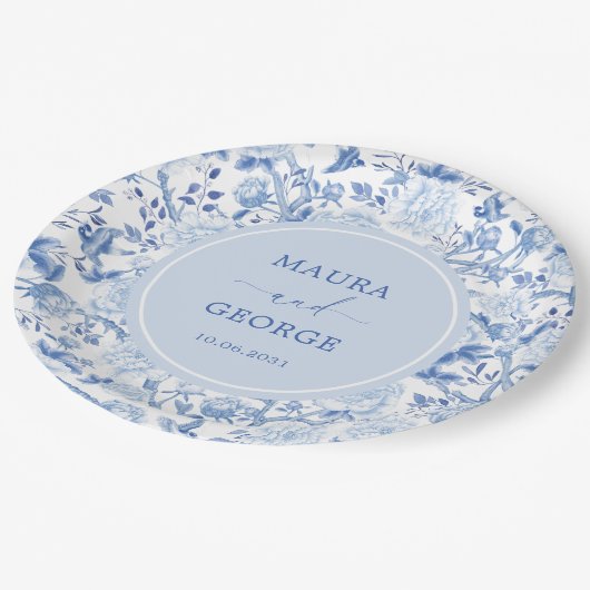 Blue White Chinoiserie Floral Wedding Monogram Pappteller (Schrägansicht)