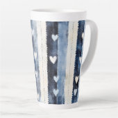 Blue White Denim Heart Stripes Birthday Milchtasse (Rechte Ecke)