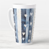 Blue White Denim Heart Stripes Birthday Milchtasse (Linke Ecke)