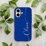 Blue White Elegant Calligraphy Script Name iPhone 16 Hülle<br><div class="desc">Blue White Elegant Calligraphy Script Custom Personalisiert Name iPhone 16 Smart Phone Cases zeichnen sich durch ein modernes und trendiges,  einfaches und stilvolles Design aus,  mit Ihrem personalisierten Namen in eleganter handgeschriebener Schrift Typografie auf blauem Hintergrund. Entworfen von ©Evco Studio www.zazzle.com/store/evcostudio</div>