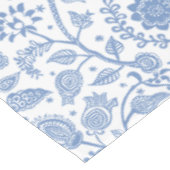 Blue White Floral Botanical Pattern Modern Boho Tischdecke (Schrägansicht)