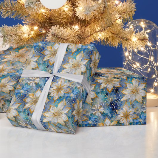 Blue White Gold Christmas Poinsettias Geschenkpapier (Feiertage)
