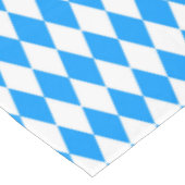 Blue White Harlequin Diamonds Schachbretts Design Tischdecke (Schrägansicht)