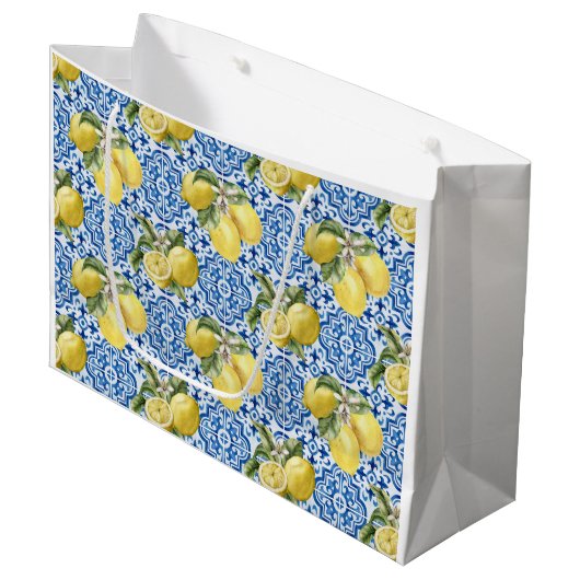 Blue White Lemon Tile Mediterranean Pattern Große Geschenktüte (Vorderseite Schrägansicht)