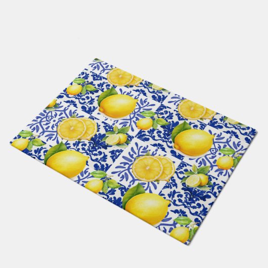 Blue White Lemon Tile Pattern Mediterranean Citrus Fußmatte (Schrägansicht)