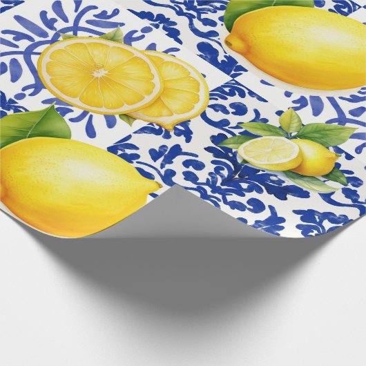 Blue White Lemon Tile Pattern Mediterranean Citrus Geschenkpapier (Ecke)
