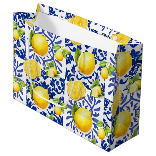 Blue White Lemon Tile Pattern Mediterranean Citrus Große Geschenktüte (Vorderseite Schrägansicht)