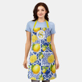 Blue White Lemon Tile Pattern Monogram Name Citrus Schürze (Getragen)