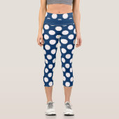 Blue White Modern Trendy Polka Dot Pattern Capri Leggings (Vorderseite)