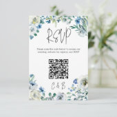 Blue White Peony Floral Spring Wedding QR Code RSVP Karte (Stehend Vorderseite)