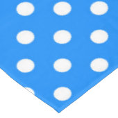 Blue White Polka Dots Design Tischdecke (Schrägansicht)