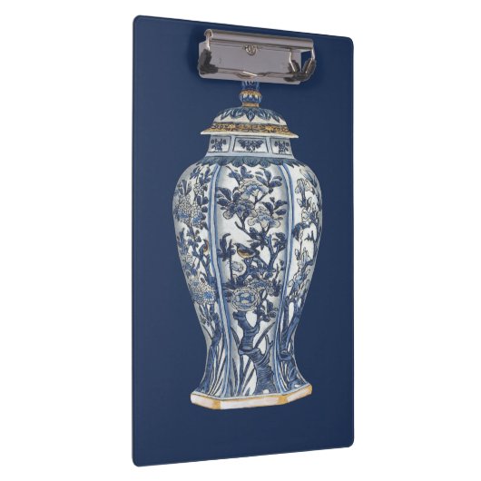 Blue & White Porcelain Vase von Vision Studio Klemmbrett (Rechts)