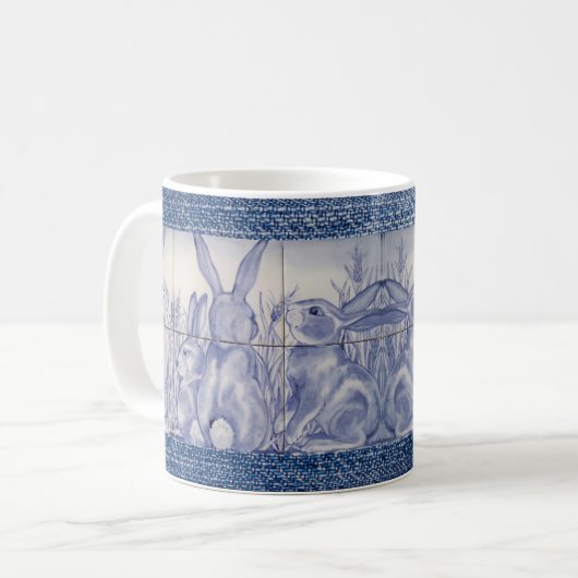 Blue & White Rabbit Bunny Family Tile auf Denim Kaffeetasse (Vorderseite Links)