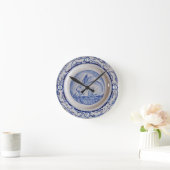 Blue & White Rabbit Bunny Plate Crackle Dedham Runde Wanduhr (Zuhause)