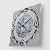 Blue & White Rabbit Bunny Pottery China Dedham Art Quadratische Wanduhr (Winkel)