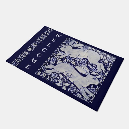 Blue White Rabbit Bunny Welcome Tile Art Grosse Fußmatte (Schrägansicht)