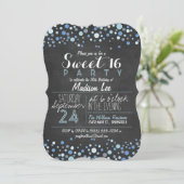 Blue & White Retro Chalkboard Sweet 16 Party Einladung (Stehend Vorderseite)
