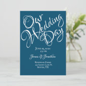 Blue White Script Wedding Einladung (Stehend Vorderseite)