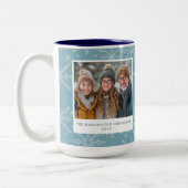 Blue & White Snowflake Zwei-Tone-Tasse Zweifarbige Tasse (Links)