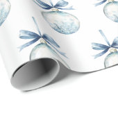 Blue White Snowflakes Bows Bulbs Christmas Geschenkpapier (Rolleneckpunkt)