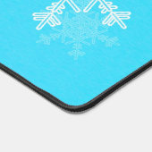 Blue White Snowflakes Minimalistischer Weihnachtsn Schreibtischunterlage (Ecke)