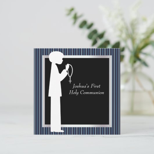 Blue White Stripe Rosary Boys First Communion Einladung (Stehend Vorderseite)
