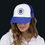 Blue White Tennis Themenclub Truckerkappe<br><div class="desc">Ein einfaches,  marineblaues Tennisdesign mit einem Namen und einem Slogan.</div>