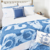 Blue & White Tribal Ikat Fleecedecke