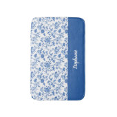 Blue White Vintage Floral Personalized Name Badematte (Vorderseite Vertikal)