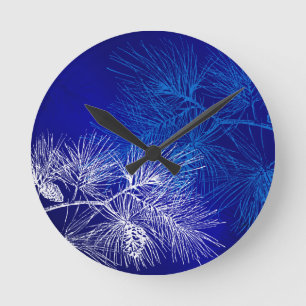 Blue White Winter Holiday Pine Runde Wanduhr