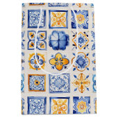 Blue White Yellow Tiles Pattern Wine, Small, Mittlere Geschenktüte (Vorderseite)