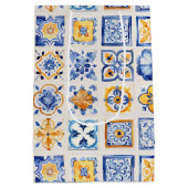 Blue White Yellow Tiles Pattern Wine, Small, Mittlere Geschenktüte (Rückseite)