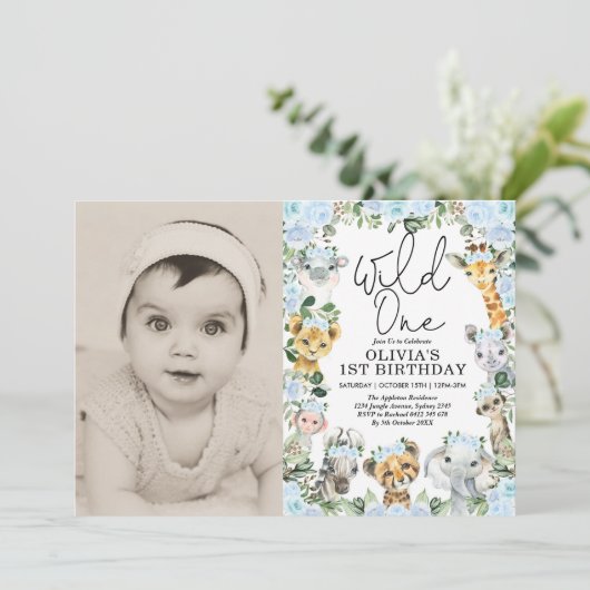 Blue Wild One Jungle Safari Girl Birthday Foto Einladung (Stehend Vorderseite)