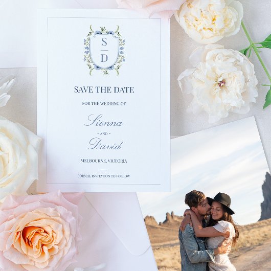 Blue Wildblumen Monogram Wappen Save the Date Card