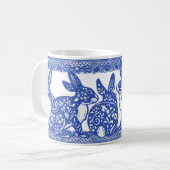 Blue Willow Rabbit Bunny Large Pattern Whimsical Kaffeetasse (Vorderseite Links)