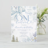 Blue Winter Bow Onederland Snowflake 1st Birthday Einladung (Stehend Vorderseite)