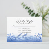 Blue Winter Pine Branches and Berries RSVP Card Karte (Stehend Vorderseite)