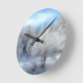 Blue Winter Sky Runde Wanduhr (Winkel)