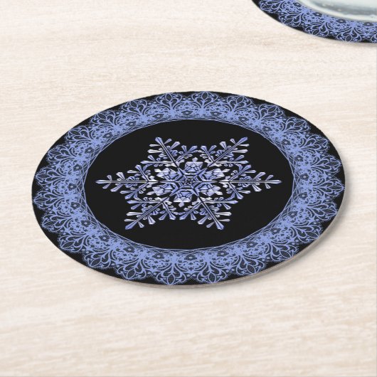 Blue Winter Snowflake Lace Edge Runder Pappuntersetzer (Angewinkelt)