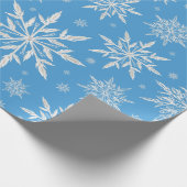 Blue Winter Snowflakes Weihnachten Geschenkpapier (Ecke)