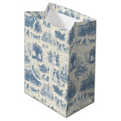 Blue Winter Toile Chinoiserie Mittlere Geschenktüte (Vorderseite Schrägansicht)