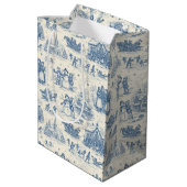 Blue Winter Toile Chinoiserie Mittlere Geschenktüte (Rückseite Schrägansicht)