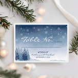 Blue Winter Wonderland Pine Christmas Platzkarte<br><div class="desc">Wenn Sie ein Hochzeitsthema suchen, das die bezaubernde Schönheit des Winters einfängt, dann ist ein blaues Winterwunderland Kiefernwald Weihnachtszeitgestaltung die perfekte Wahl für Sie. Dieses Design verbindet Elemente der rustikalen Winterwunderlandhochzeit mit der Hochzeit des Pinienwaldes und macht sie zu einem festlichen und romantischen Fest der glücklichen Urlaubssaison. Das Thema der...</div>